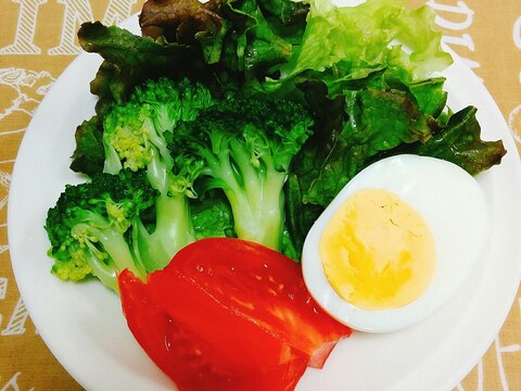 ゆで玉子と野菜のサラダ☆トマトのマリネ添え